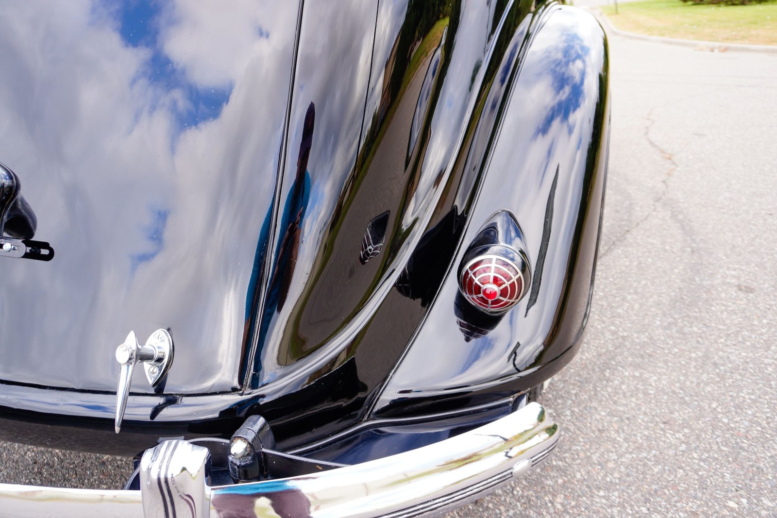 Chrysler-Imperial-Airflow-Sedan-1936-Sedan-34