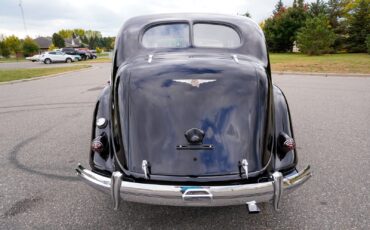 Chrysler-Imperial-Airflow-Sedan-1936-Sedan-4