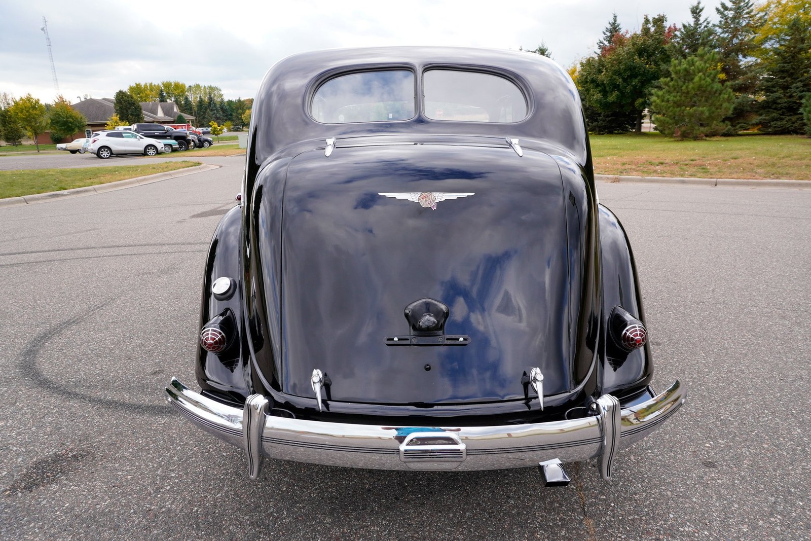 Chrysler-Imperial-Airflow-Sedan-1936-Sedan-4