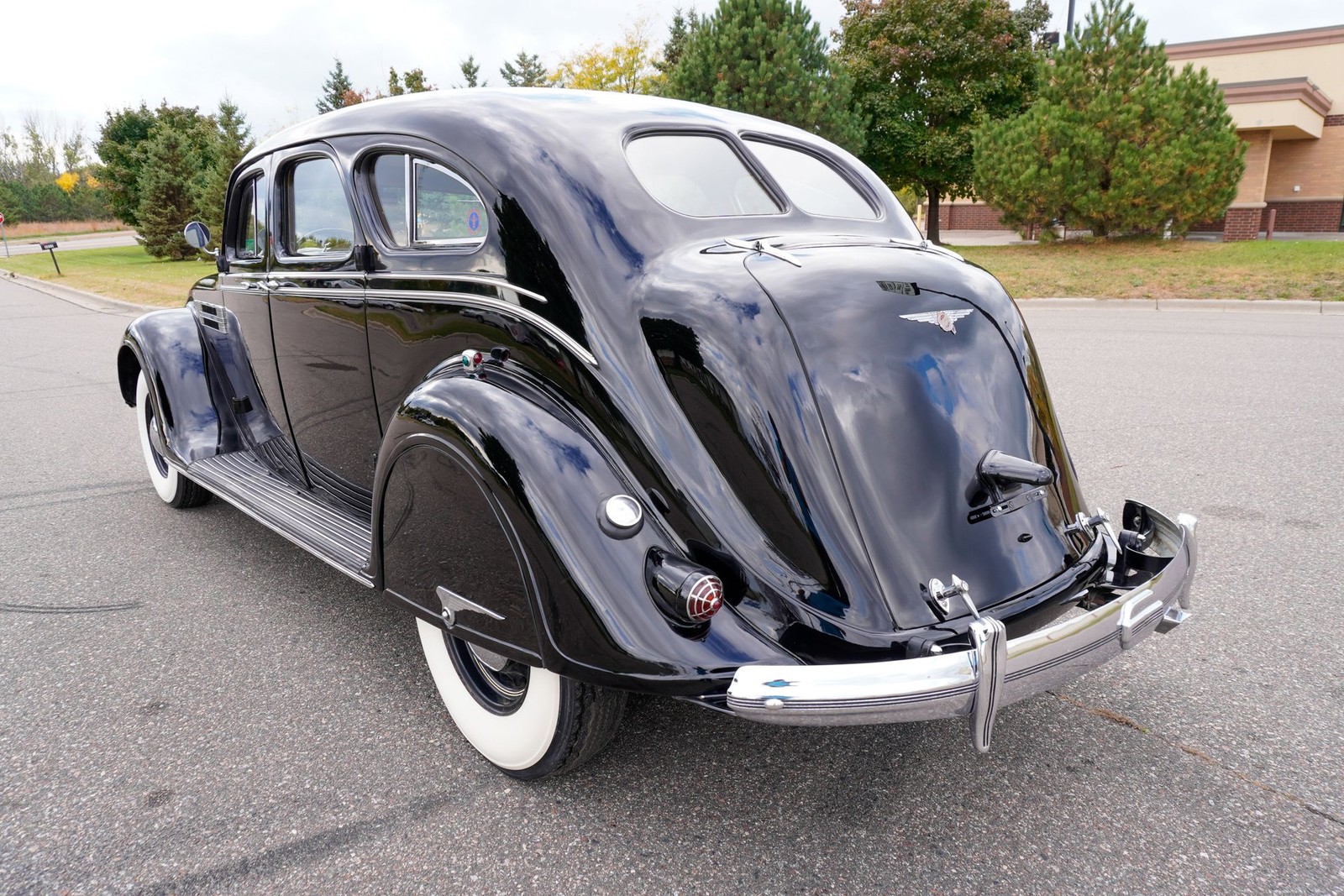 Chrysler-Imperial-Airflow-Sedan-1936-Sedan-5