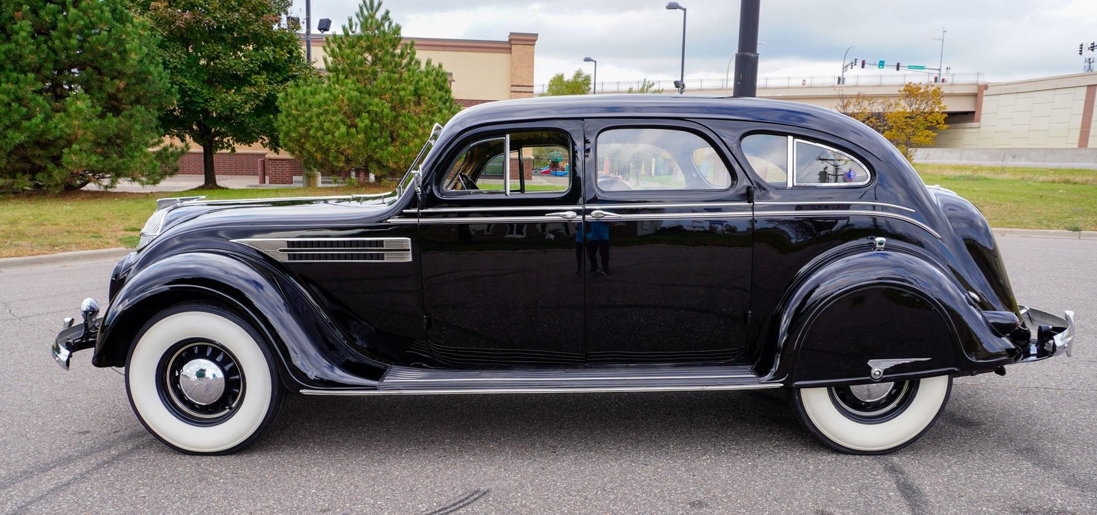 Chrysler-Imperial-Airflow-Sedan-1936-Sedan-6