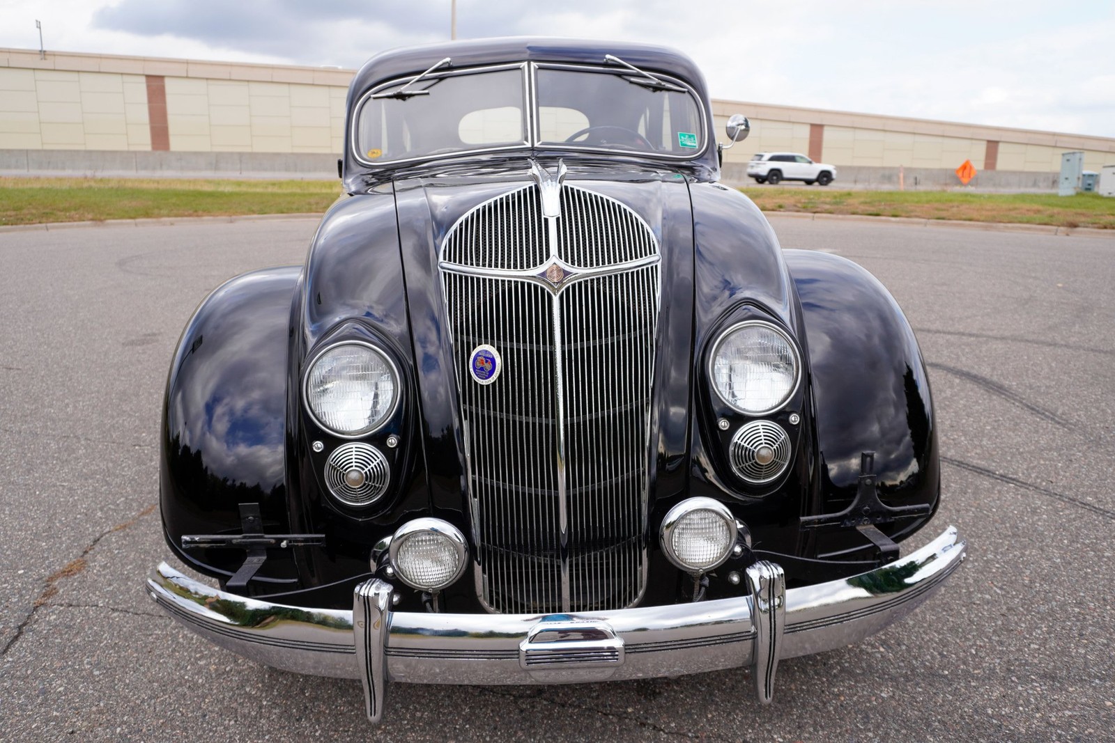 Chrysler-Imperial-Airflow-Sedan-1936-Sedan-8