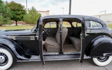 Chrysler-Imperial-Airflow-Sedan-1936-Sedan-9