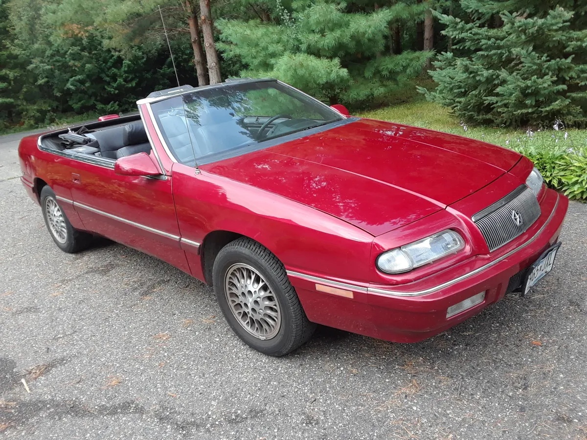 Chrysler-Lebaron-1995-Red-Black-1