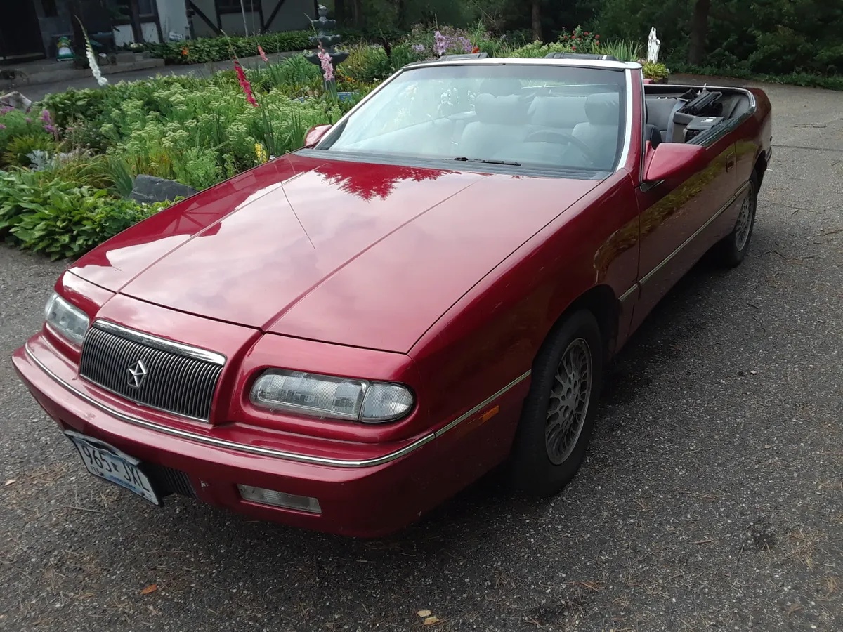 Chrysler-Lebaron-1995-Red-Black