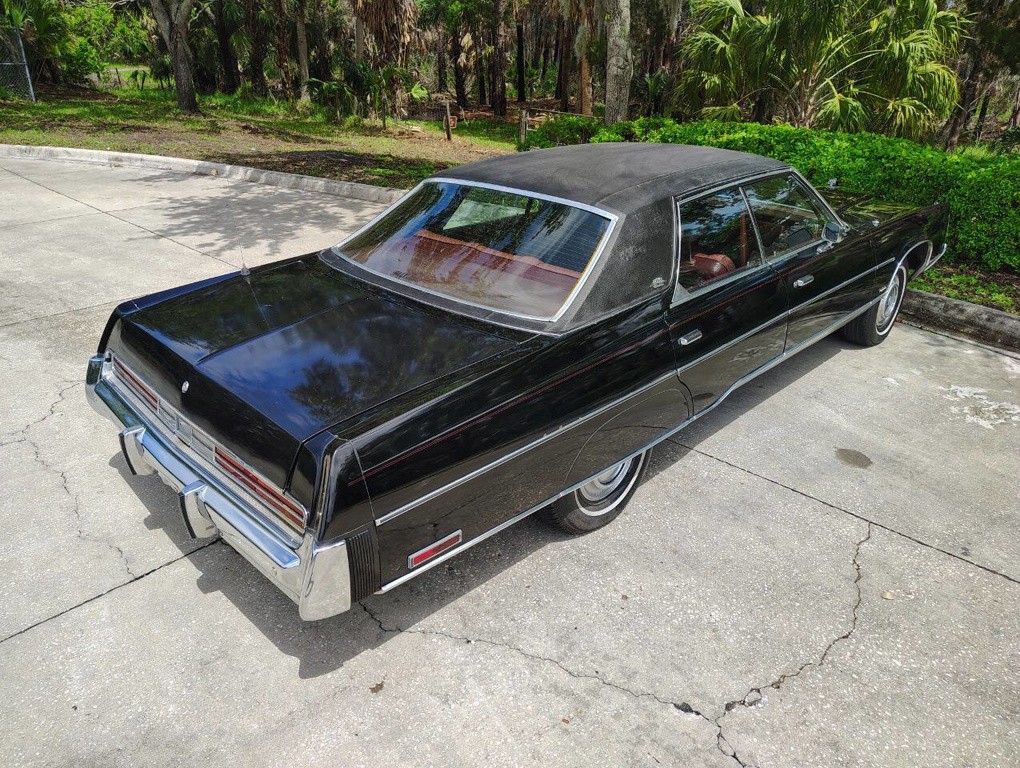 Chrysler-New-Yorker-1975-4