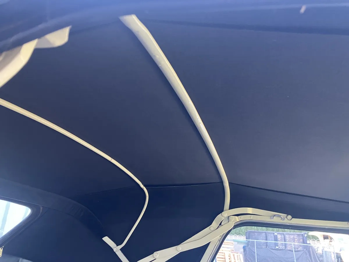 Chrysler-New-yorker-1940-Pale-Yellow-Blue-12