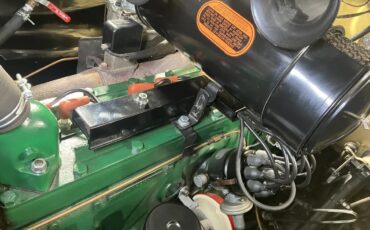 Chrysler-New-yorker-1940-Pale-Yellow-Blue-16