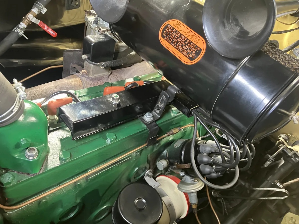 Chrysler-New-yorker-1940-Pale-Yellow-Blue-16