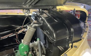 Chrysler-New-yorker-1940-Pale-Yellow-Blue-18