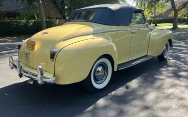 Chrysler-New-yorker-1940-Pale-Yellow-Blue-2
