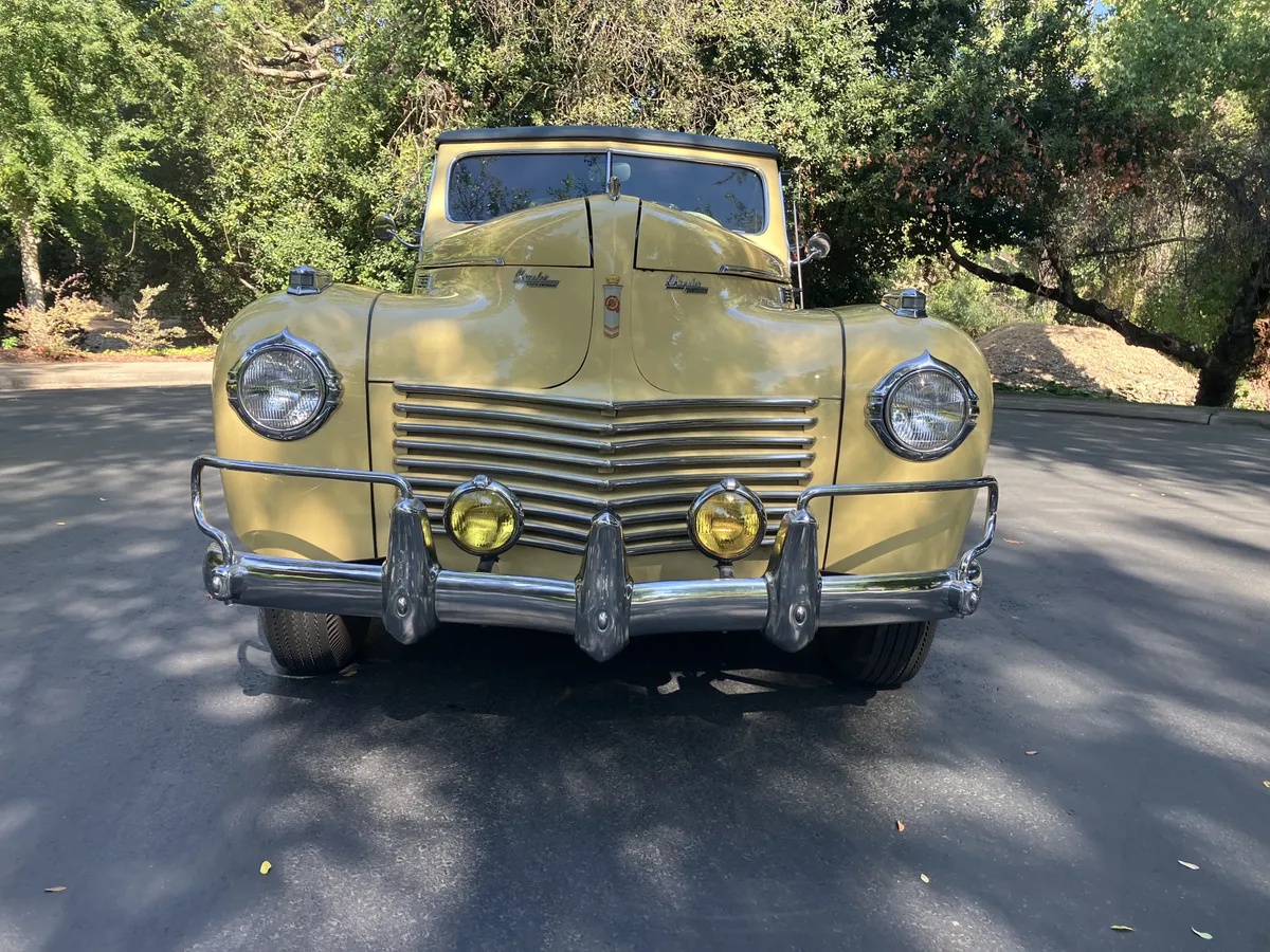 Chrysler-New-yorker-1940-Pale-Yellow-Blue-3