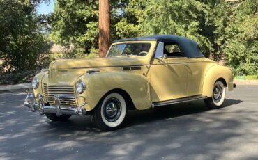 Chrysler-New-yorker-1940-Pale-Yellow-Blue