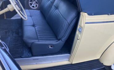 Chrysler-New-yorker-1940-Pale-Yellow-Blue-4