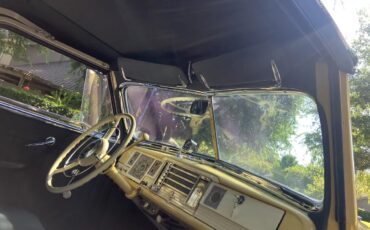 Chrysler-New-yorker-1940-Pale-Yellow-Blue-6