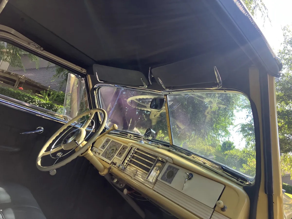 Chrysler-New-yorker-1940-Pale-Yellow-Blue-6