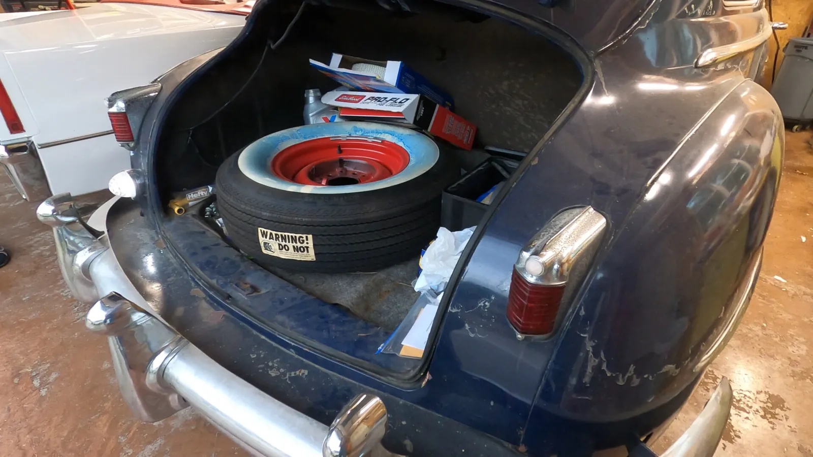 Chrysler-New-yorker-1948-Blue-Blue-12