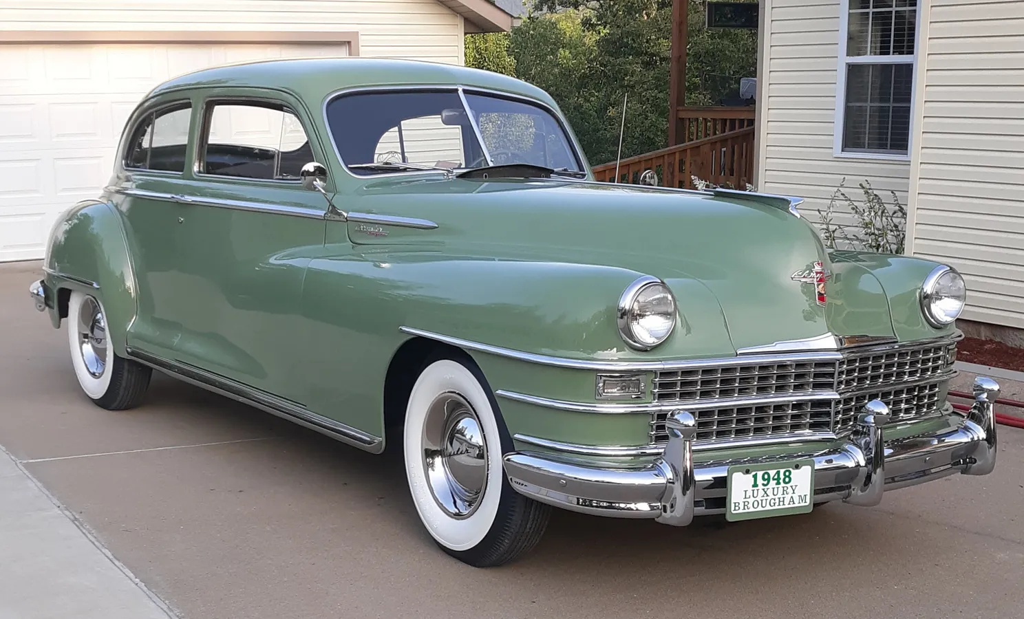 Chrysler-New-yorker-1948-Heather-Green-Green-1