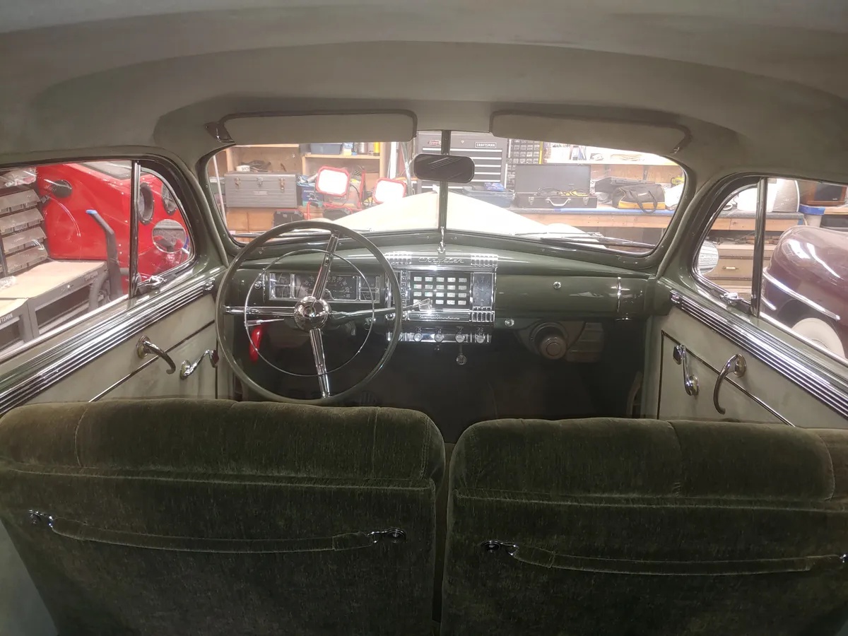 Chrysler-New-yorker-1948-Heather-Green-Green-10