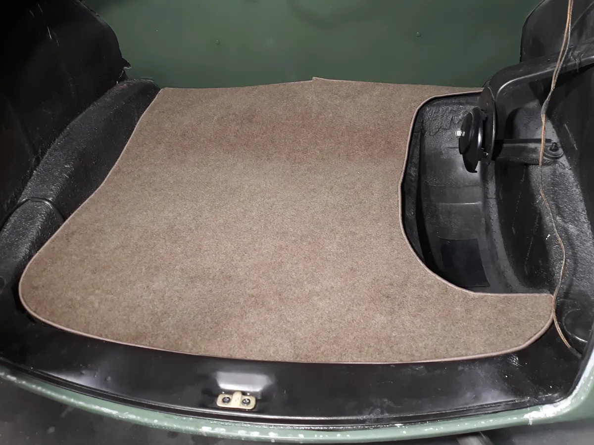 Chrysler-New-yorker-1948-Heather-Green-Green-13