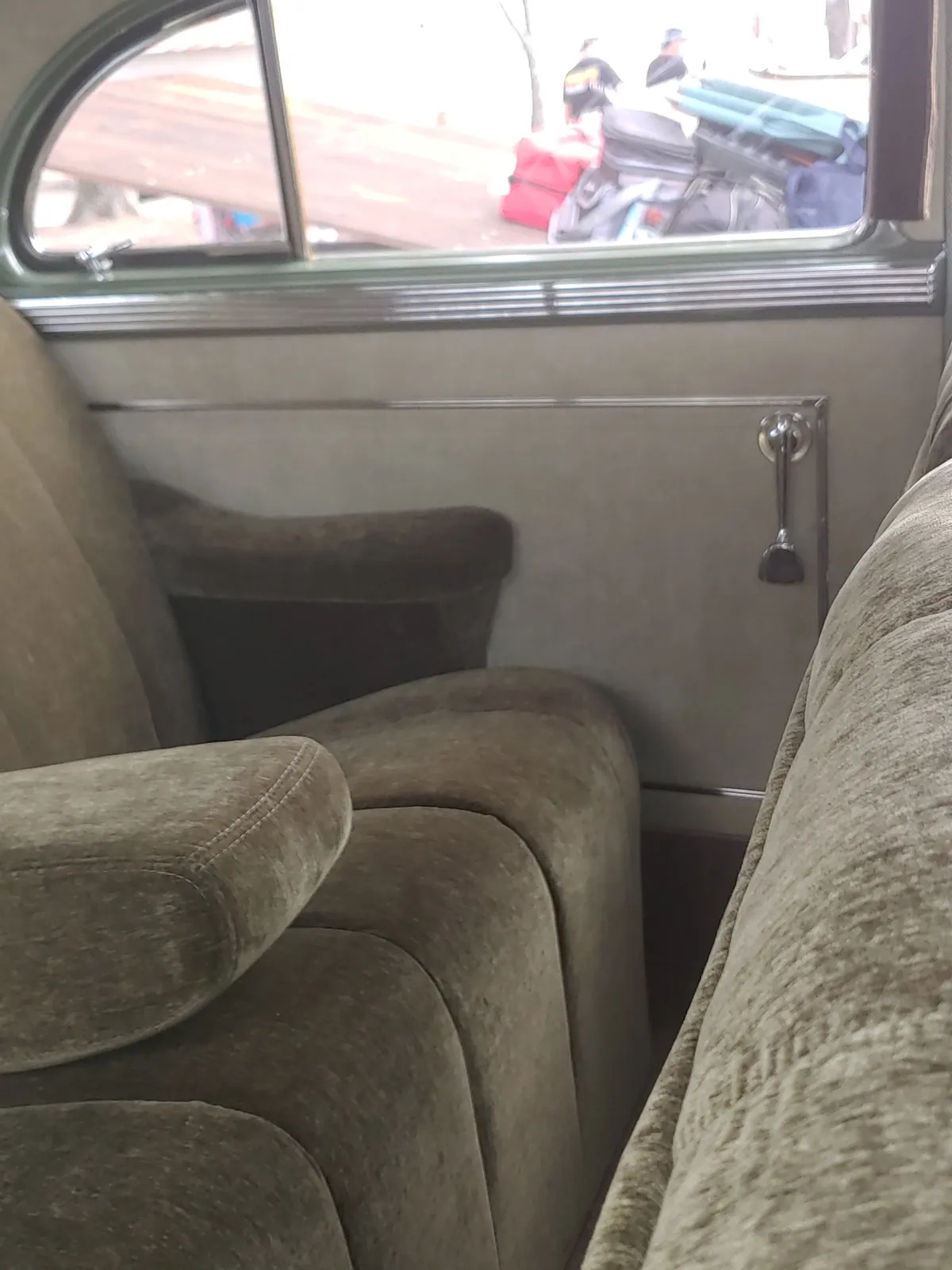 Chrysler-New-yorker-1948-Heather-Green-Green-16