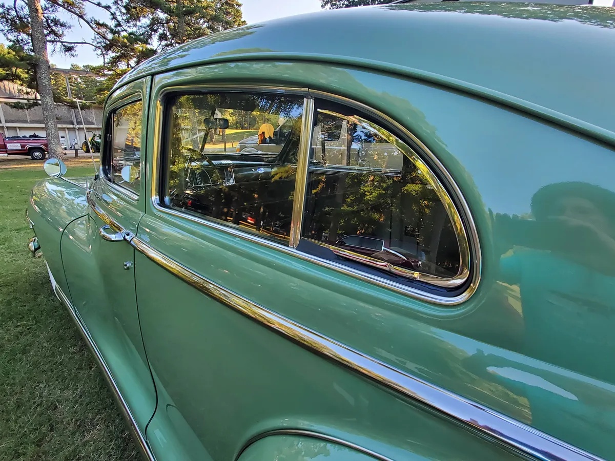 Chrysler-New-yorker-1948-Heather-Green-Green-19