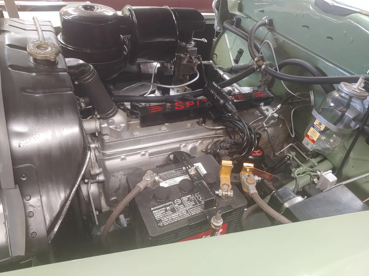 Chrysler-New-yorker-1948-Heather-Green-Green-4