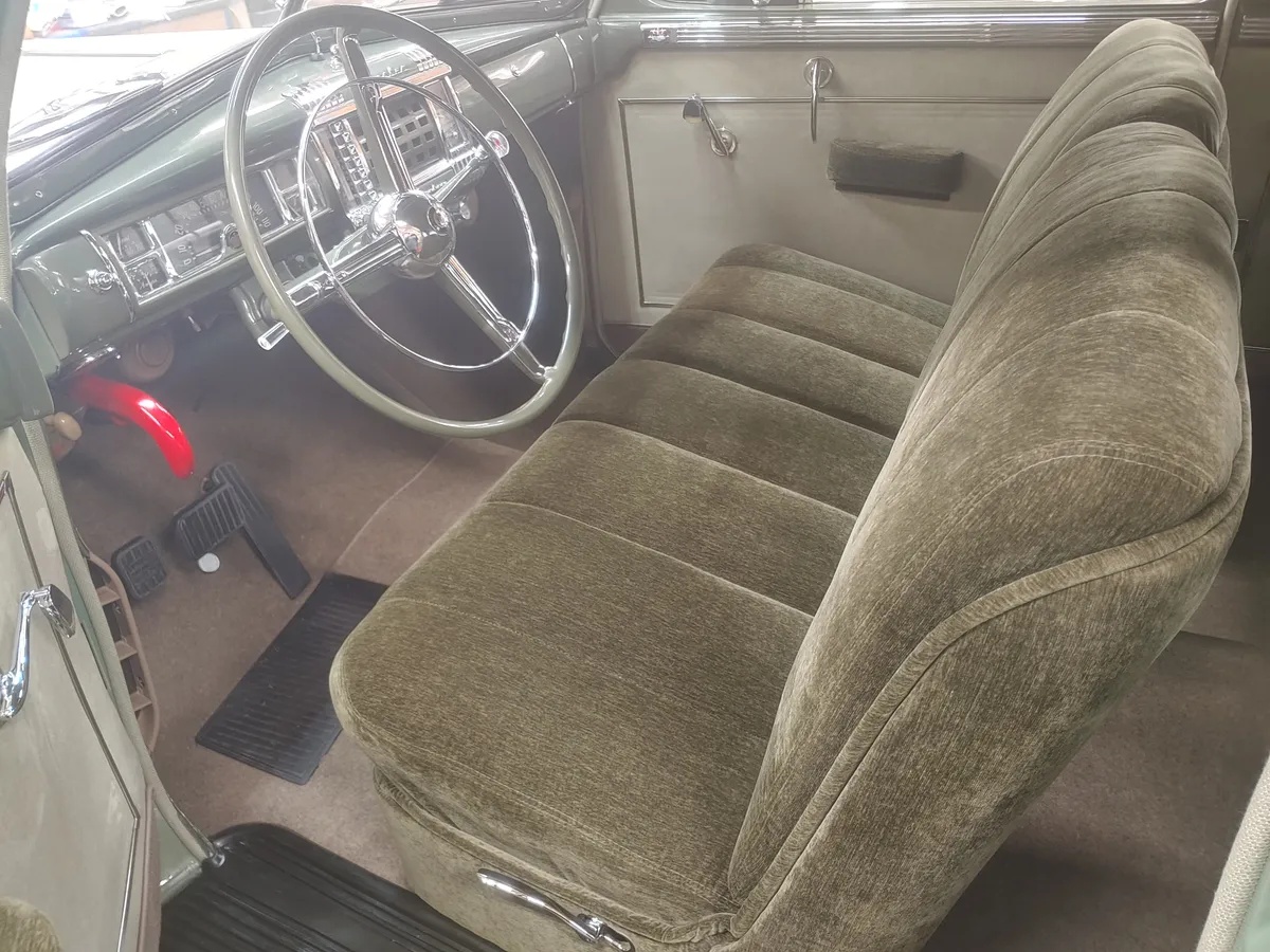 Chrysler-New-yorker-1948-Heather-Green-Green-9