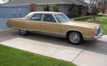 Chrysler-New-yorker-1974-Light-Gold-Light-Gold