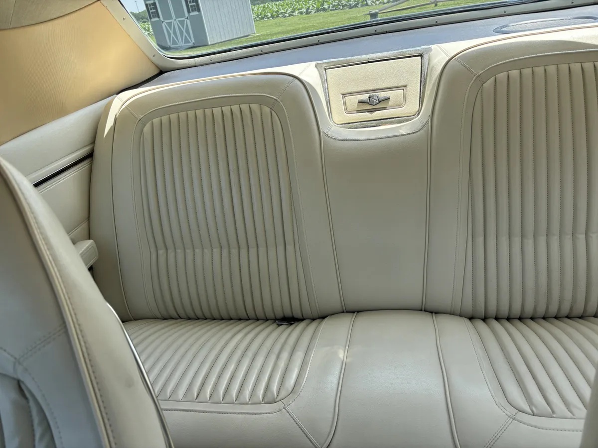 Chrysler-Newport-1973-White-White-11