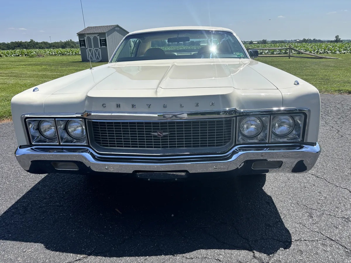 Chrysler-Newport-1973-White-White-12