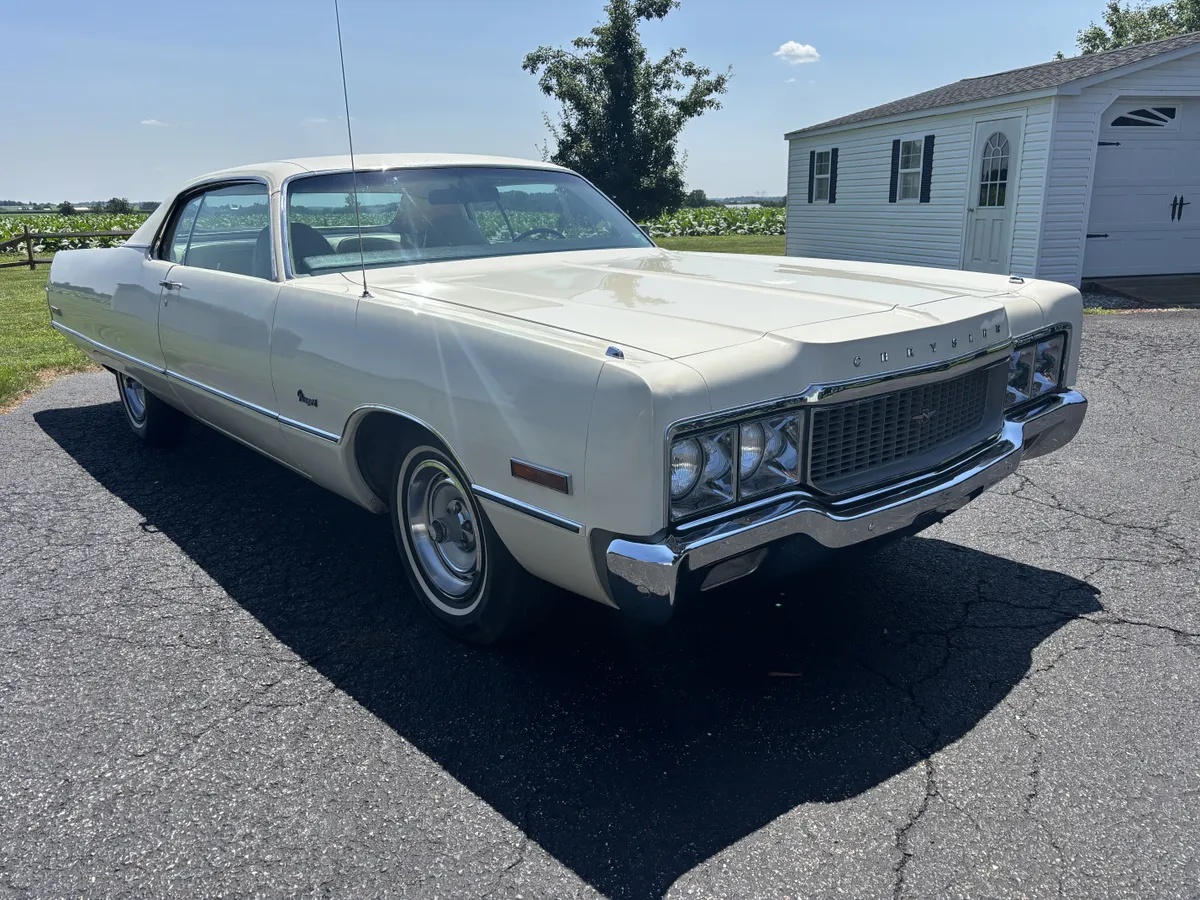 Chrysler-Newport-1973-White-White-2