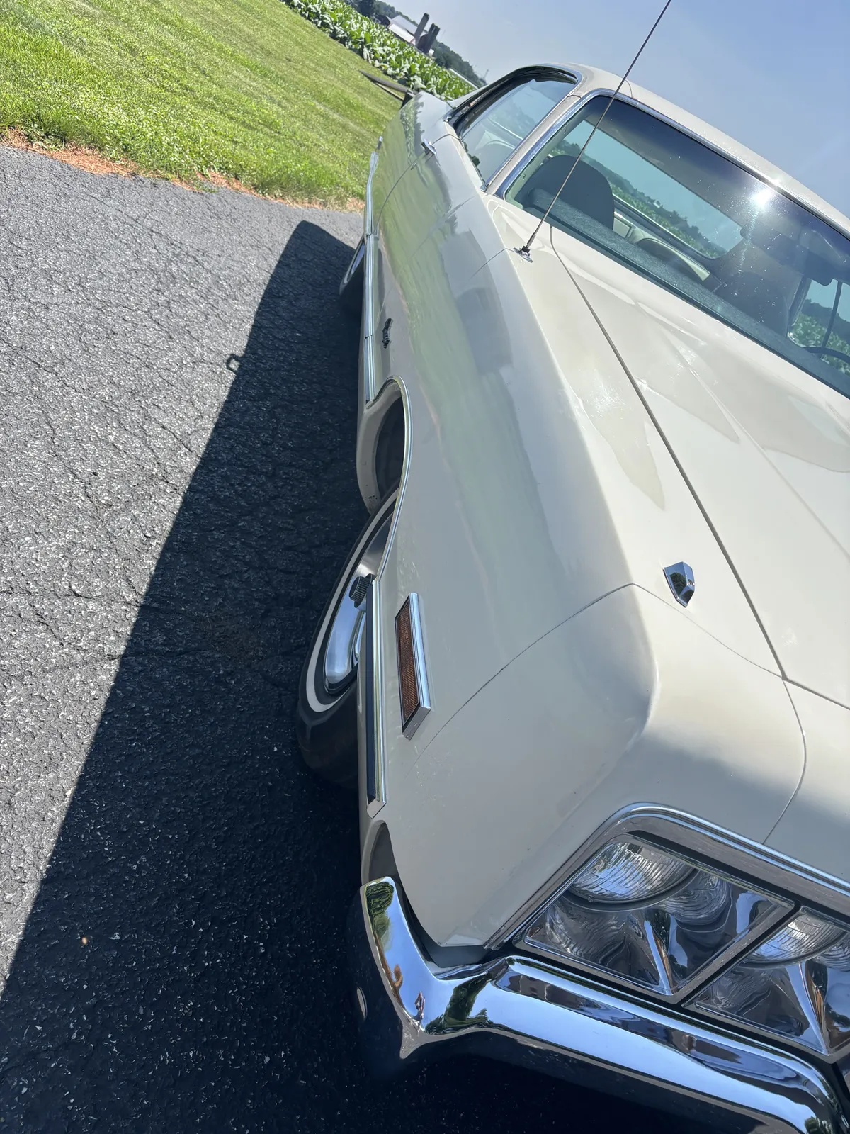 Chrysler-Newport-1973-White-White-3