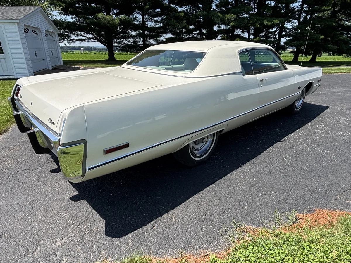 Chrysler-Newport-1973-White-White-4
