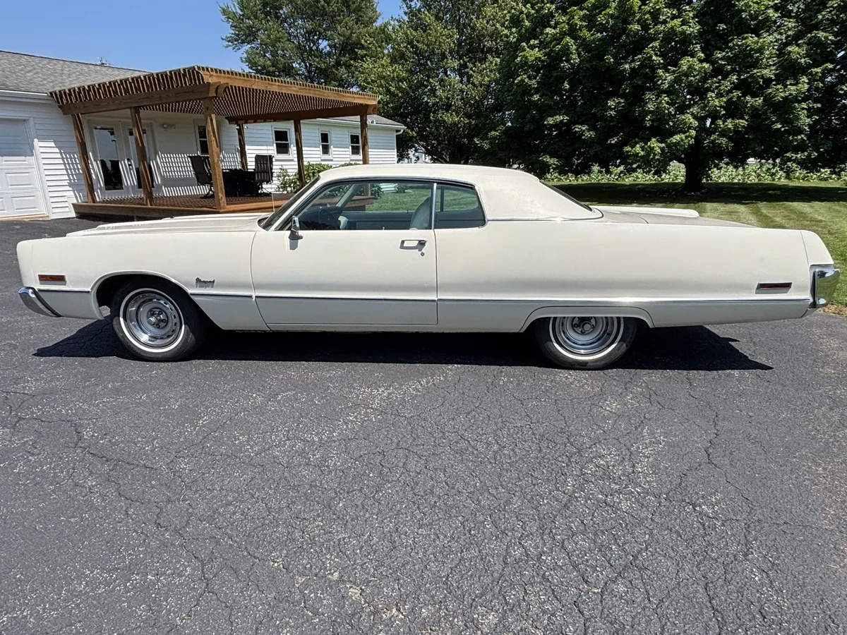 Chrysler-Newport-1973-White-White-7