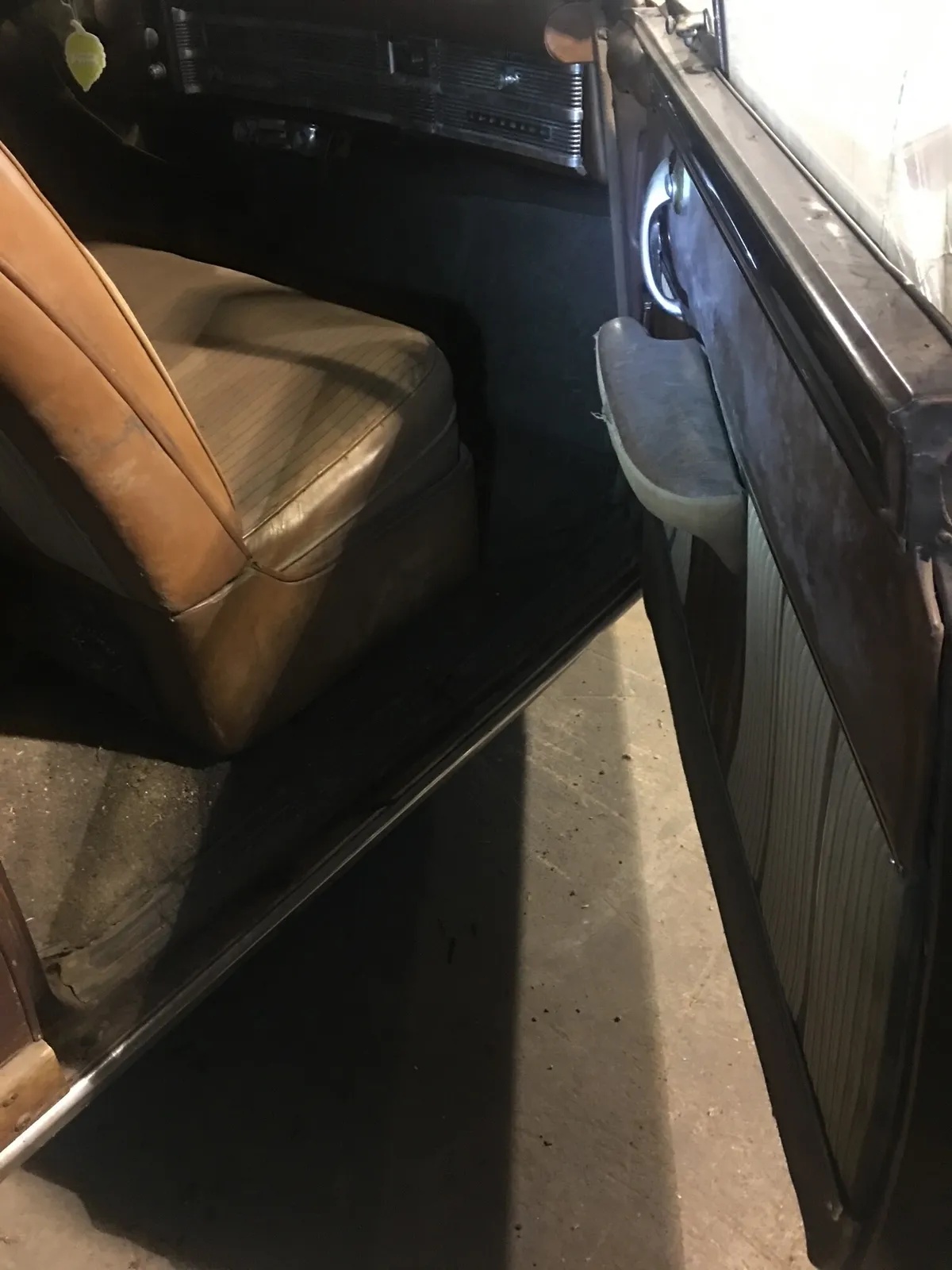 Chrysler-Town-country-1950-Metallic-Navajo-Brown-Brown-Leather-amp-Bedford-Cord-Stripes-8