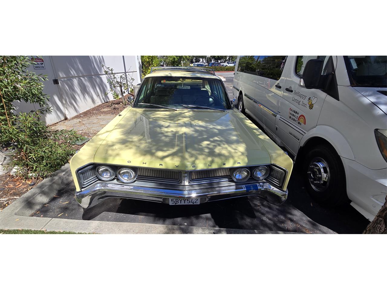 Chrysler-Town-country-1967-yellow-brown-1