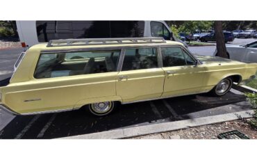 Chrysler-Town-country-1967-yellow-brown-2