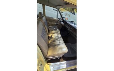 Chrysler-Town-country-1967-yellow-brown-4