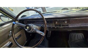 Chrysler-Town-country-1967-yellow-brown-5