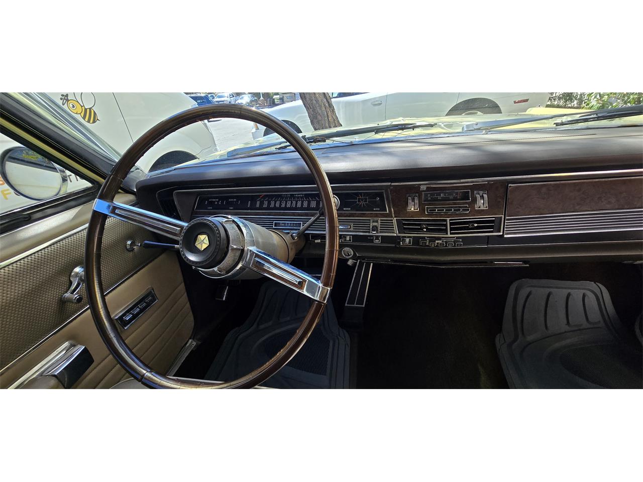 Chrysler-Town-country-1967-yellow-brown-5