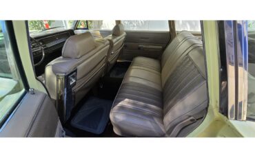 Chrysler-Town-country-1967-yellow-brown-8