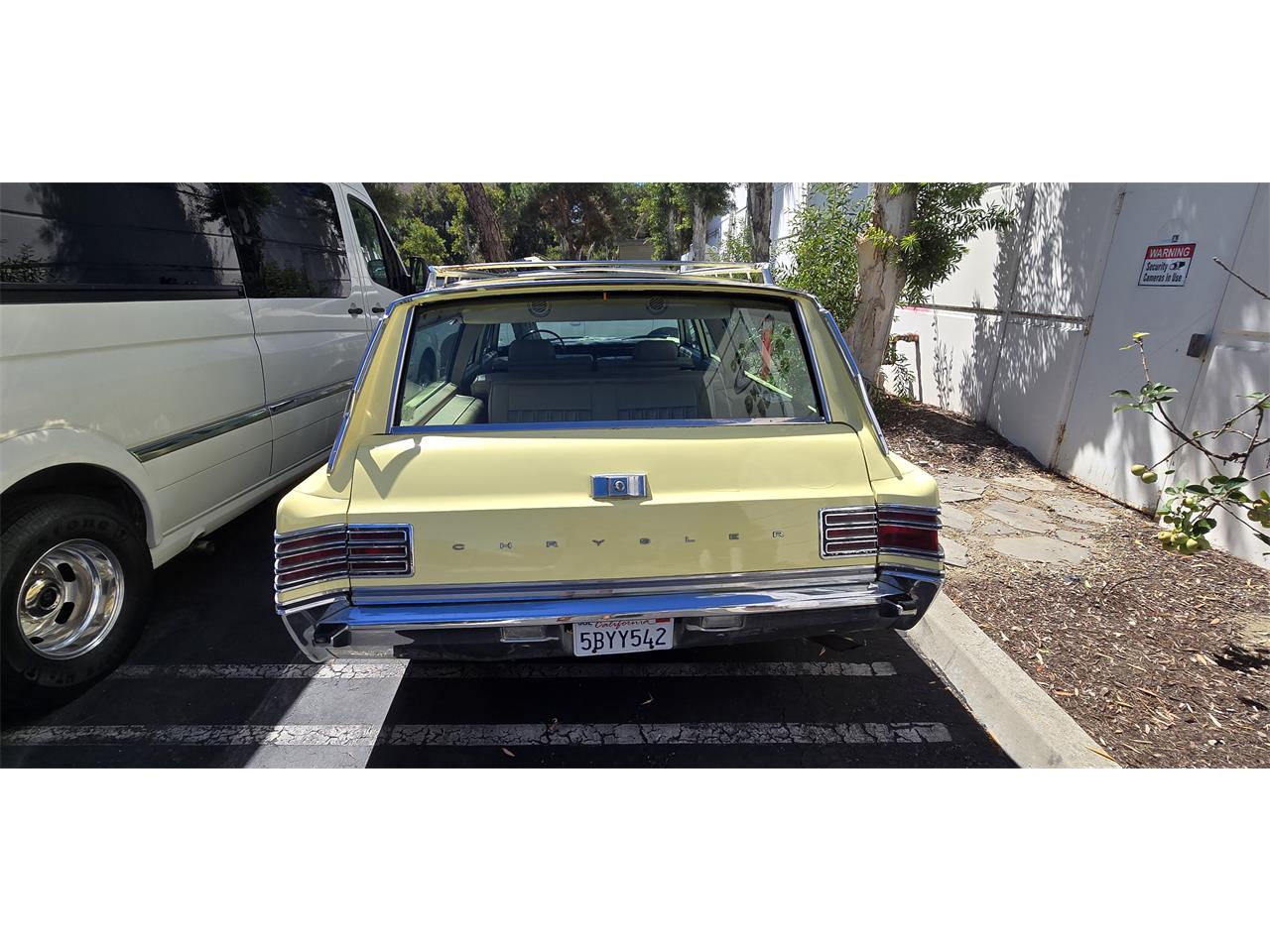 Chrysler-Town-country-1967-yellow-brown