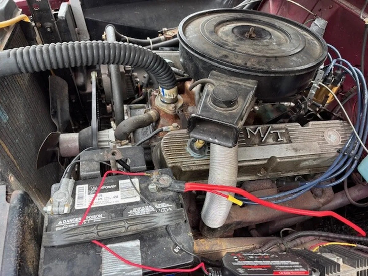 Chrysler-Windsor-1947-Ruby-Red-Satin-Gloss-Burgundy-9