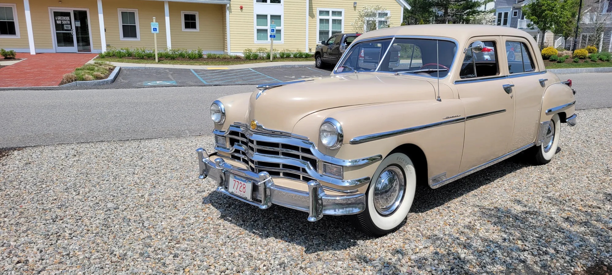 Chrysler-Windsor-1949-Tan-Purple-Red-7