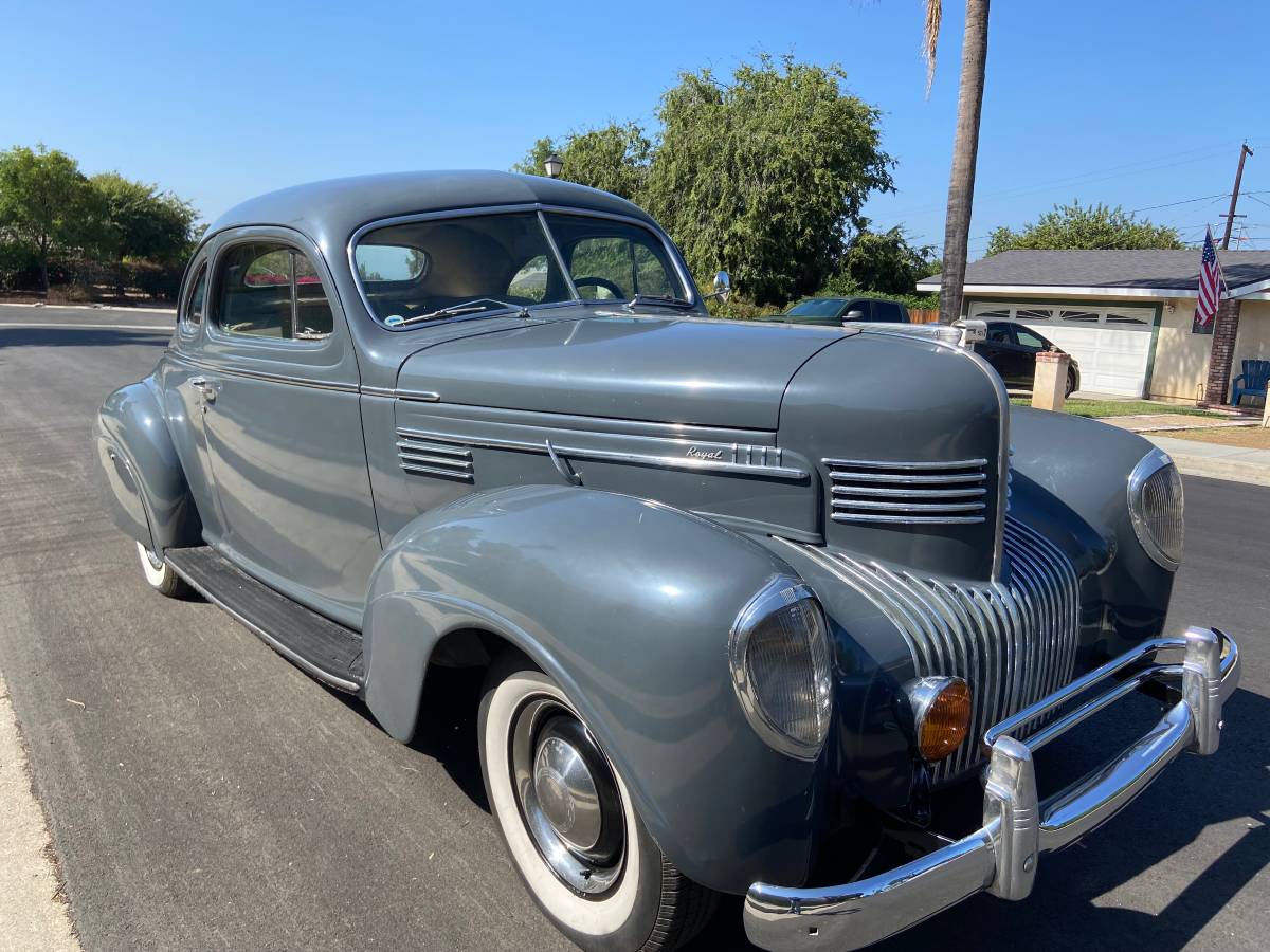 Chrysler-business-coupe-1939-grey-1