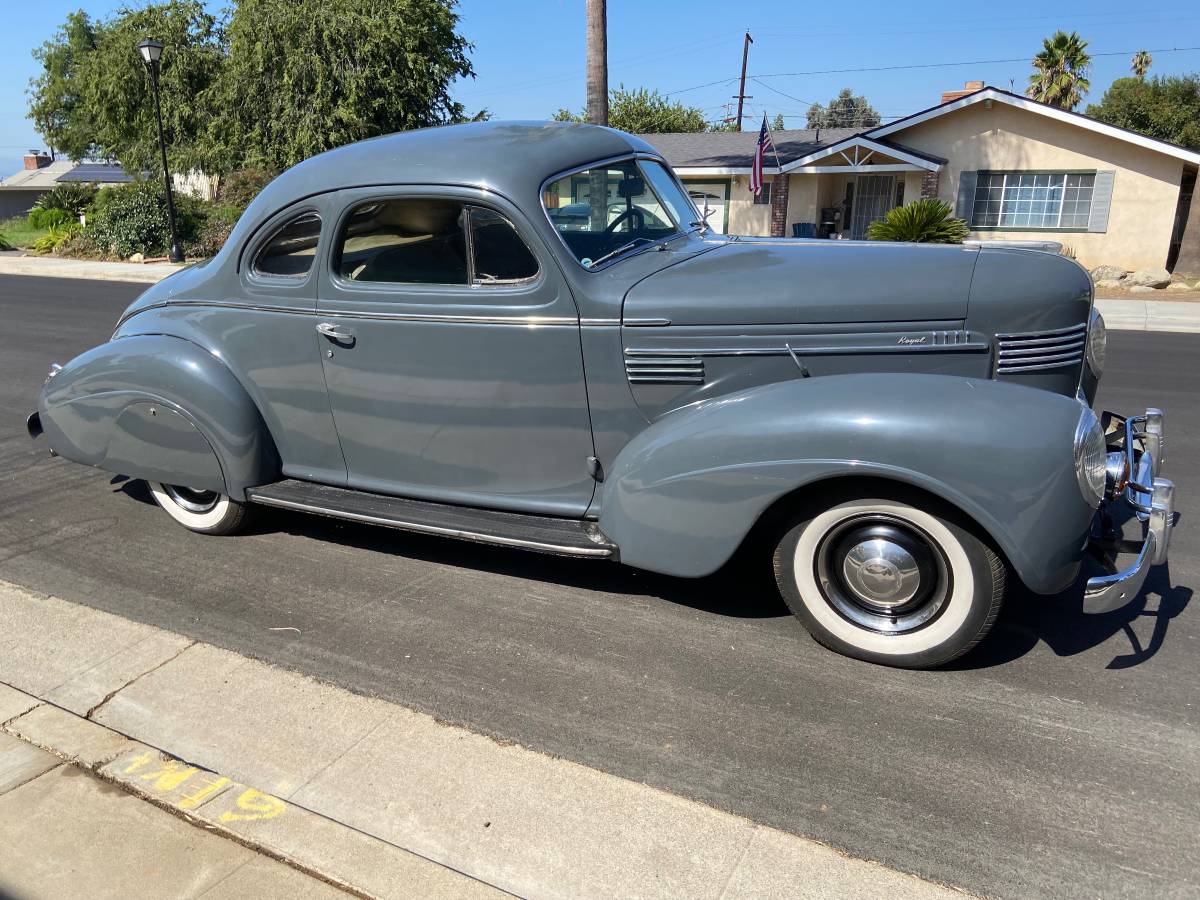 Chrysler-business-coupe-1939-grey-2