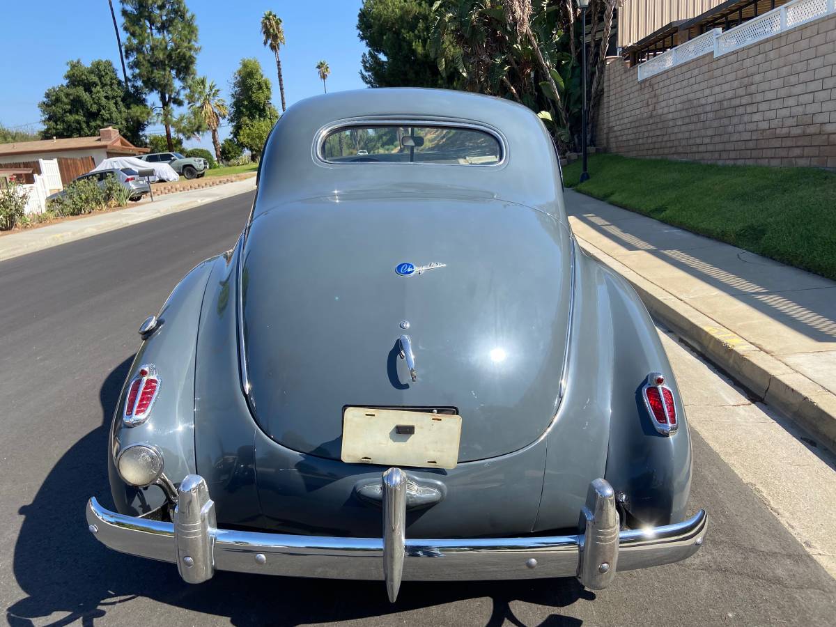 Chrysler-business-coupe-1939-grey-4