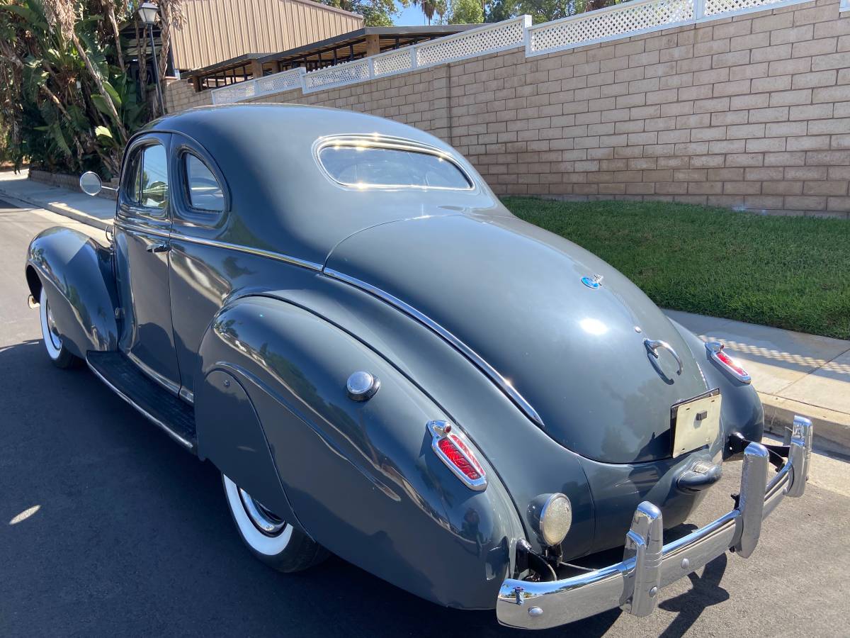Chrysler-business-coupe-1939-grey-5