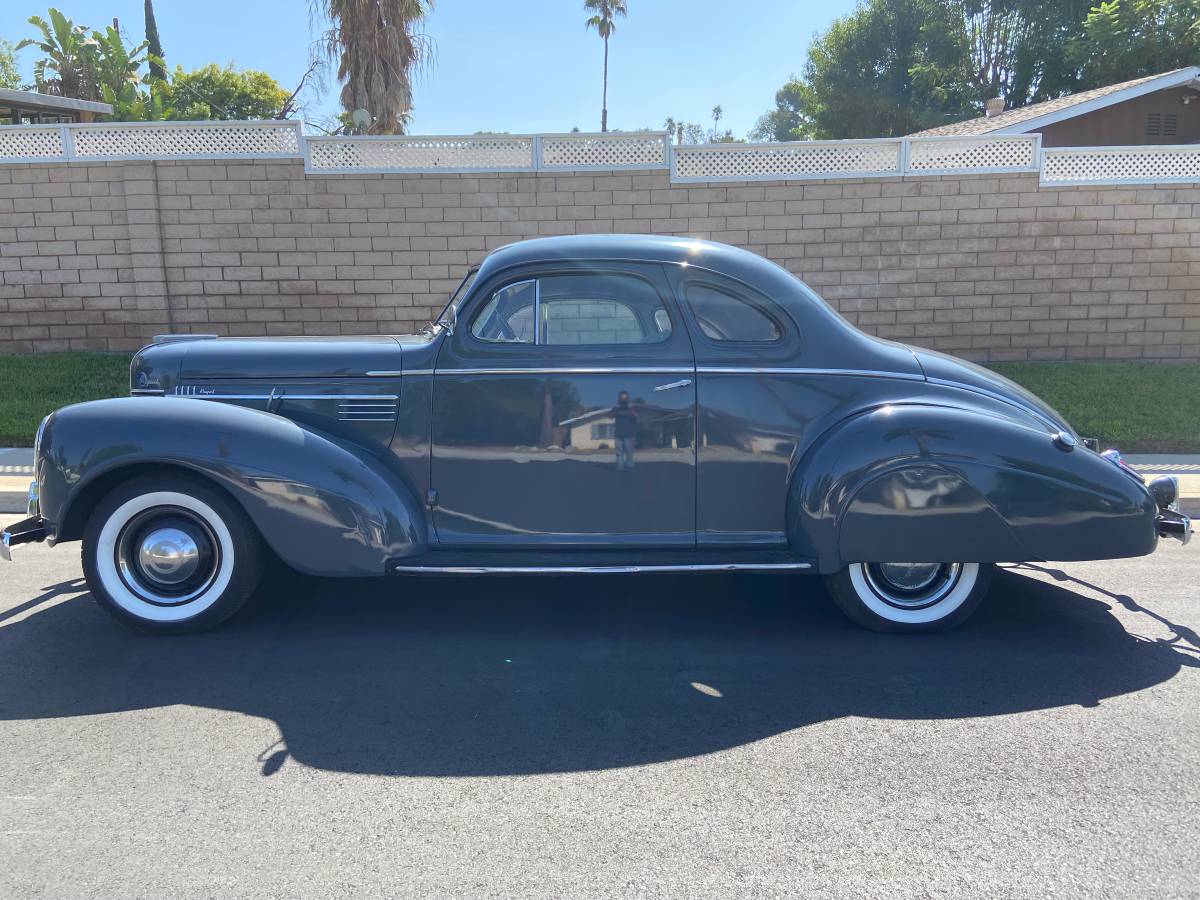 Chrysler-business-coupe-1939-grey-6